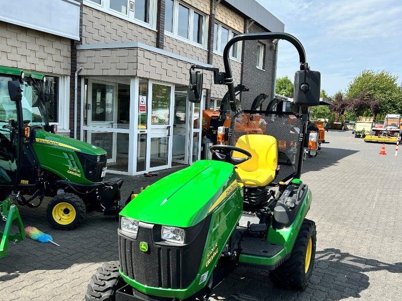 John Deere 1026R ROPS Ind