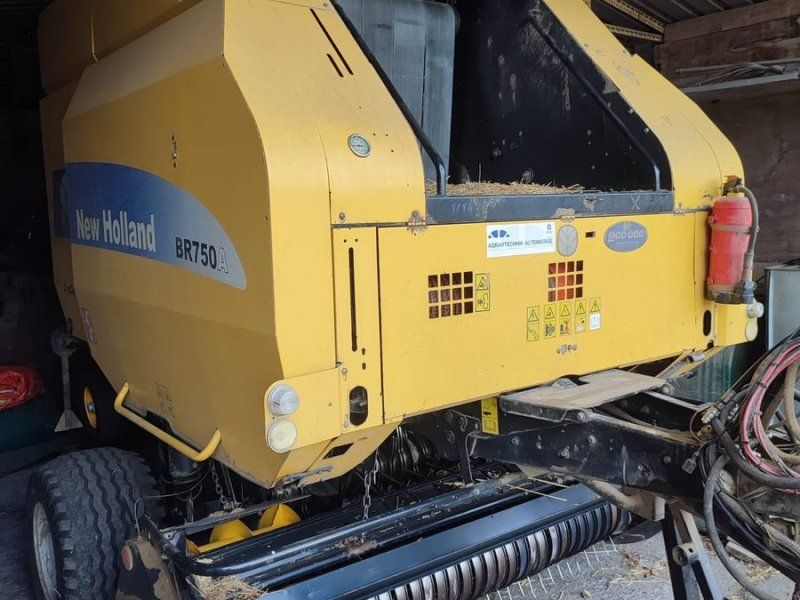 New Holland BR 750 A