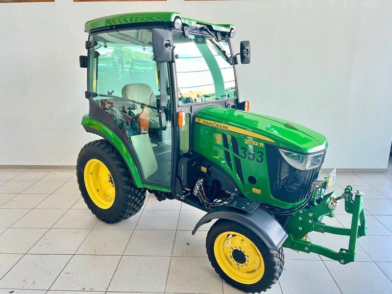 John Deere 2032R