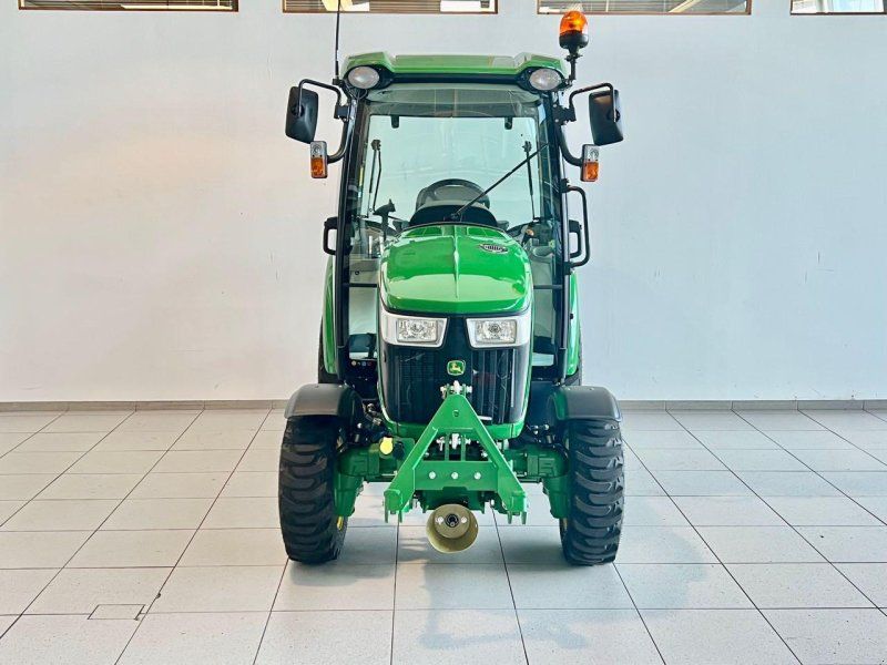 John Deere 3046R
