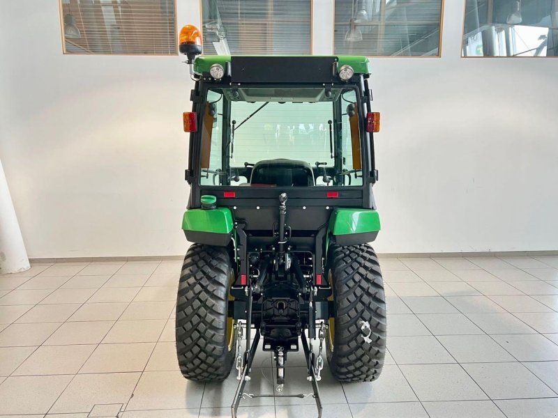 John Deere 2032R