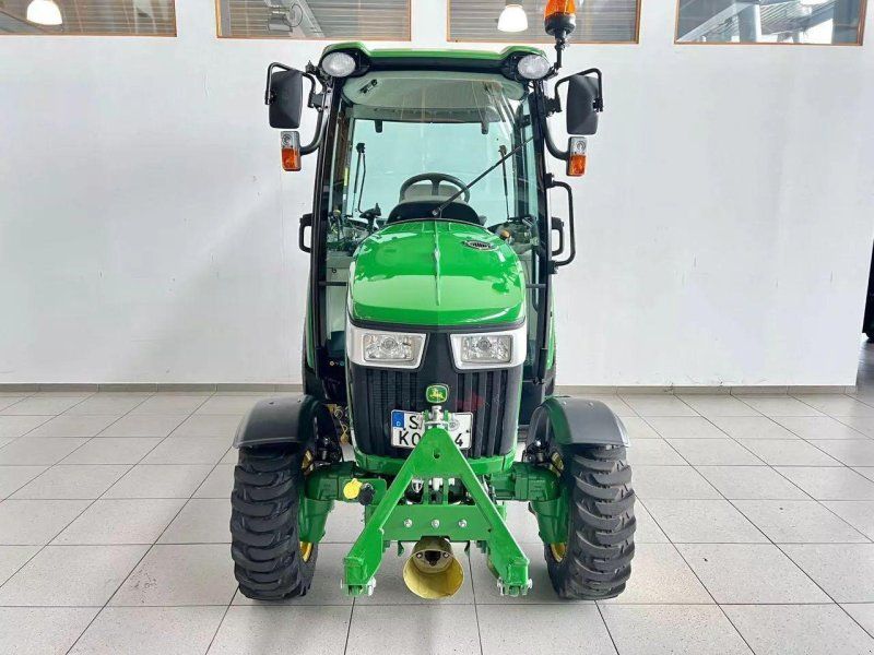 John Deere 3039R