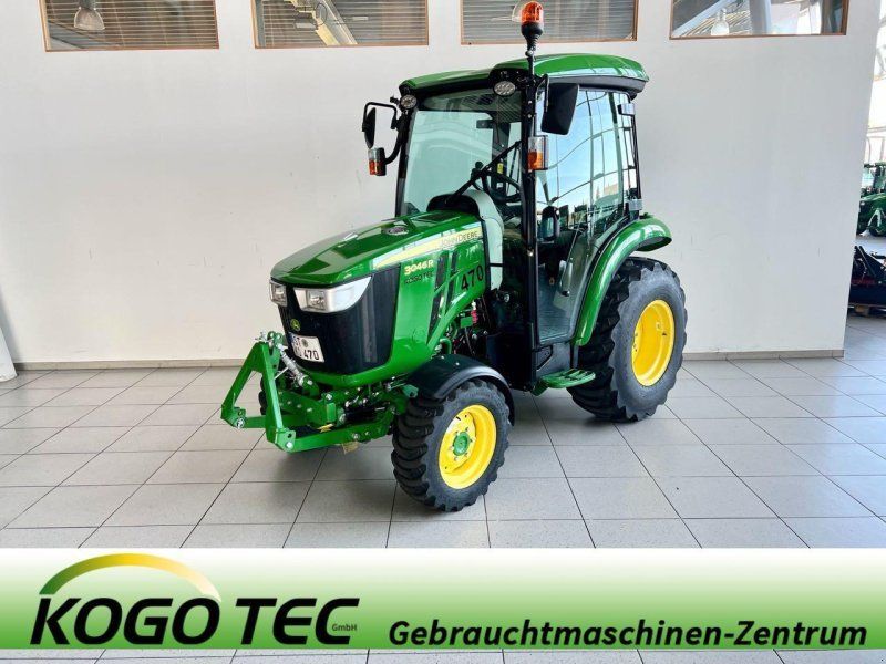 John Deere 3046R