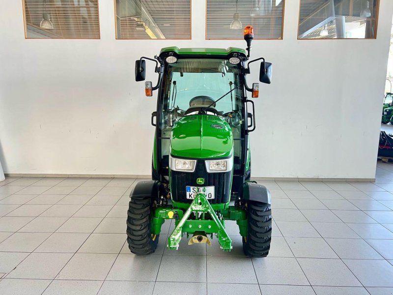John Deere 3046R