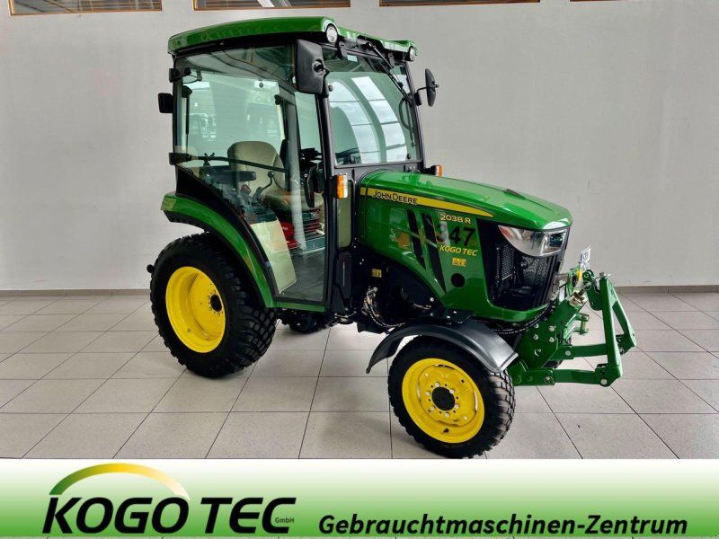 John Deere 2038R