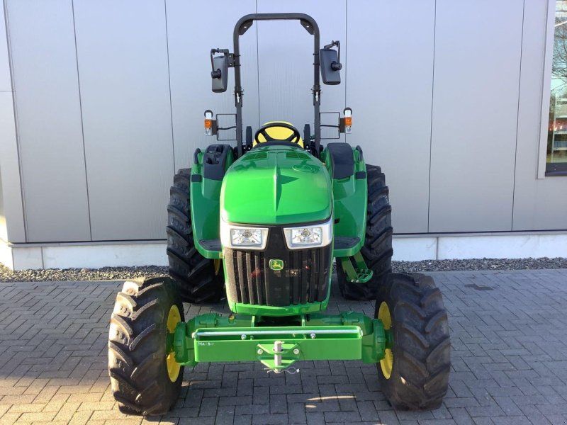 John Deere 4052M