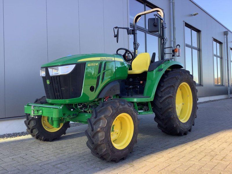 John Deere 4052M
