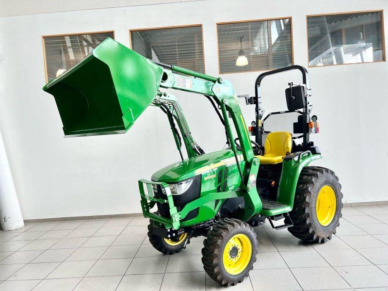 John Deere 3038E