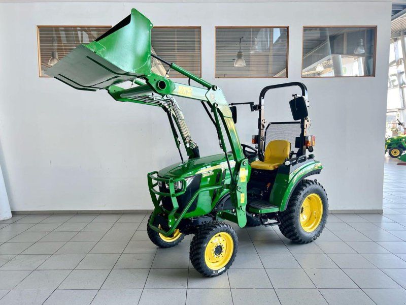 John Deere 2032R