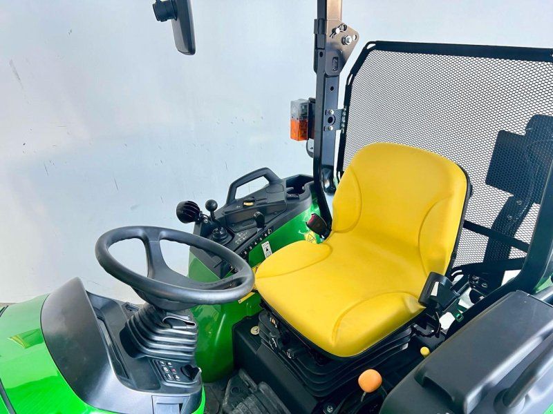 John Deere 2032R