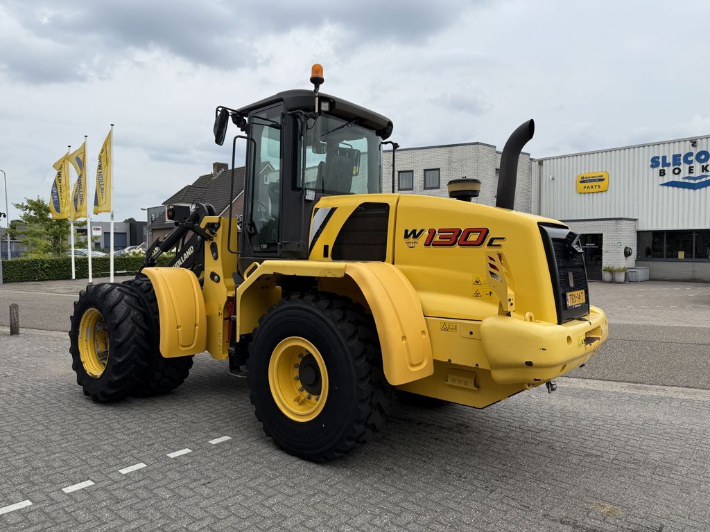 New Holland W130C Tool Carrier