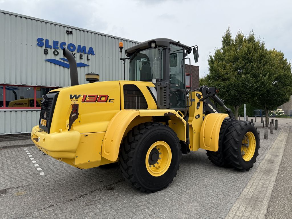New Holland W130C Tool Carrier