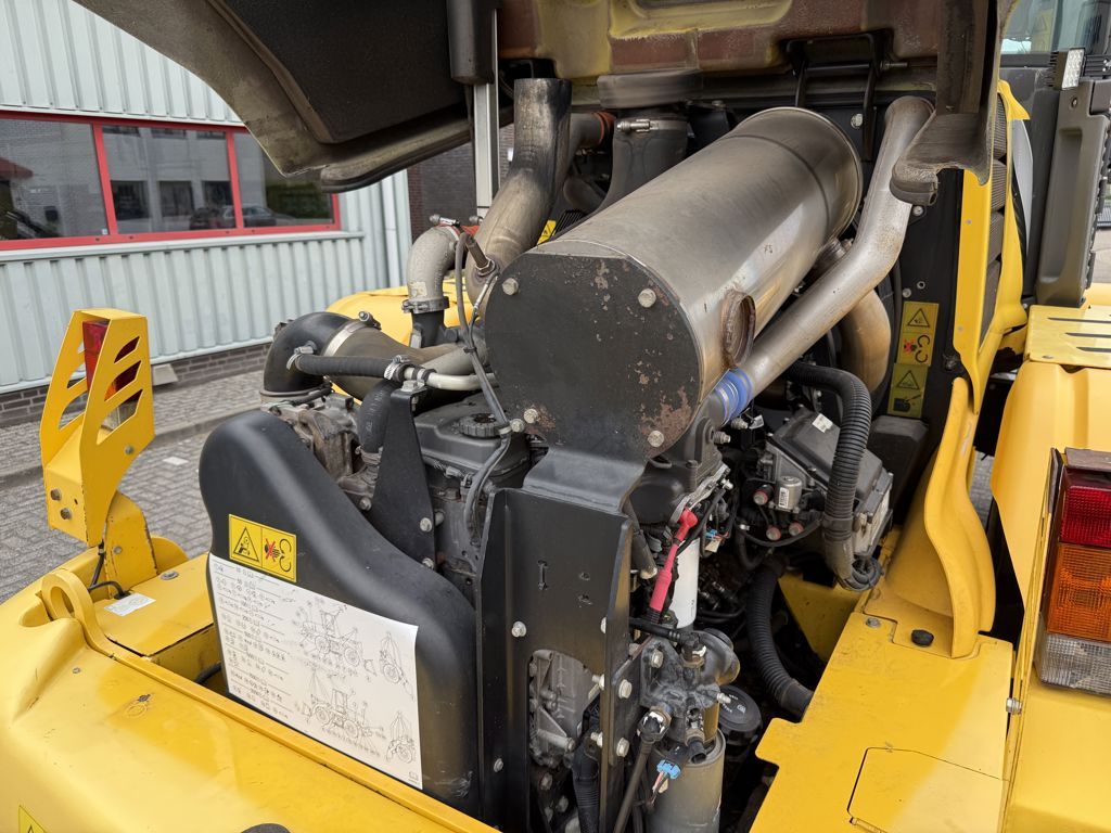 New Holland W130C Tool Carrier