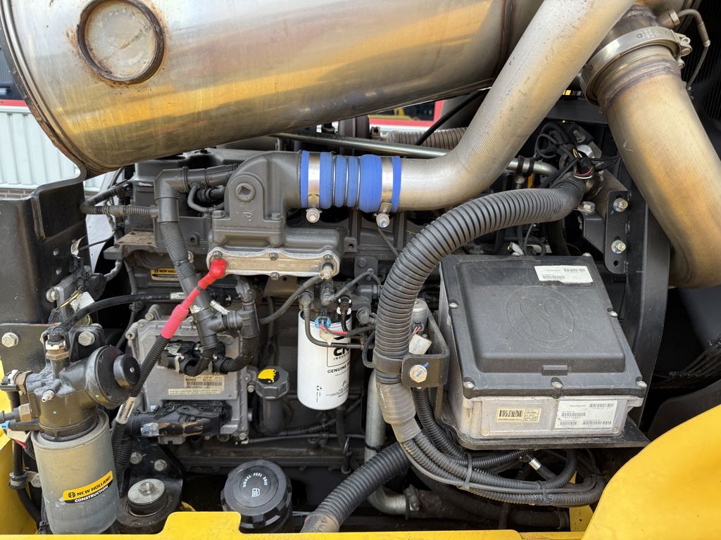 New Holland W130C Tool Carrier