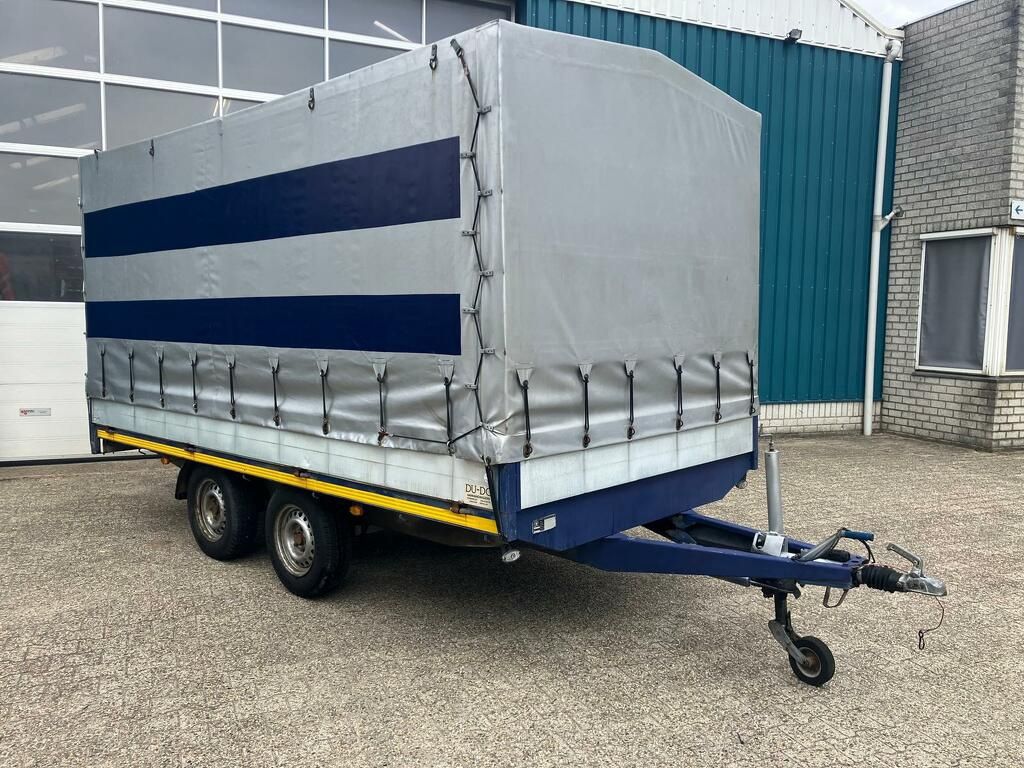 Hapert aanhanger met huifzeil