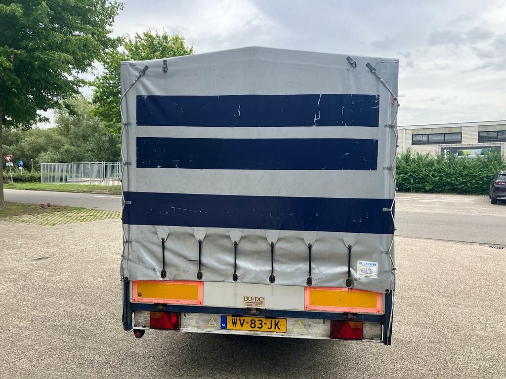 Hapert aanhanger met huifzeil