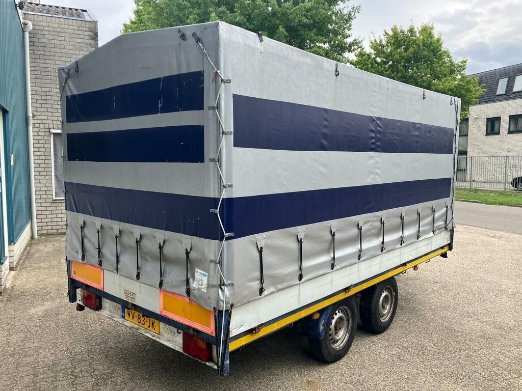 Hapert aanhanger met huifzeil