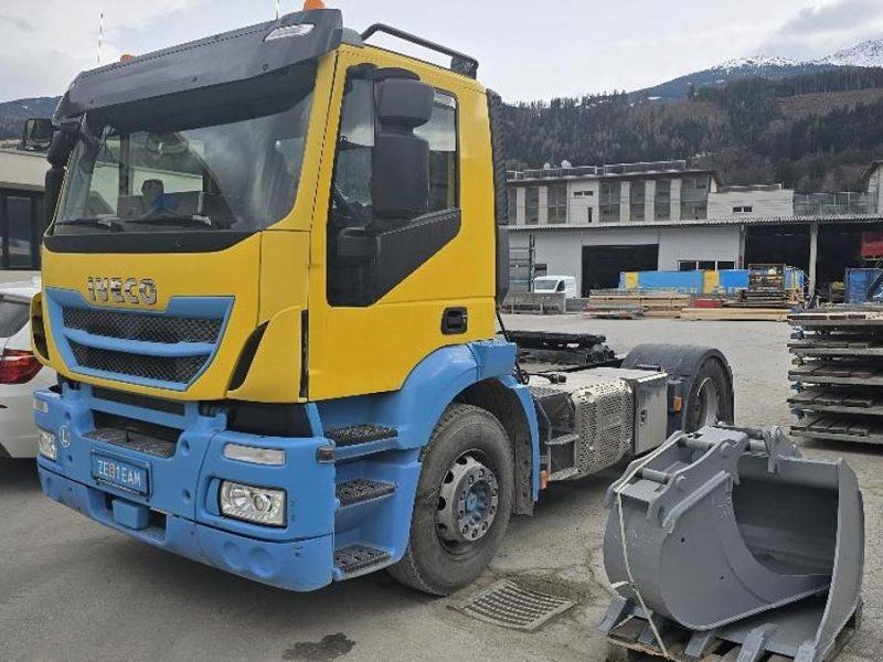 Iveco Strallis 4x2 Sattelzugmaschine mit Kipphydraulik