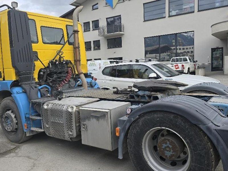 Iveco Strallis 4x2 Sattelzugmaschine mit Kipphydraulik