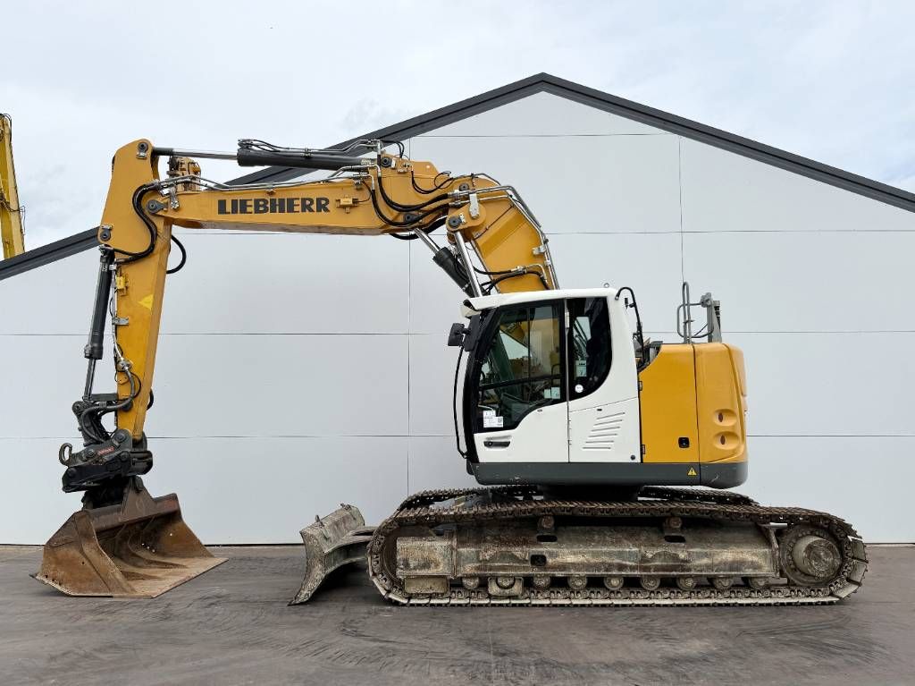 Liebherr R926LC Compact - Oilquick / TRIMPLE GPS Prepaired