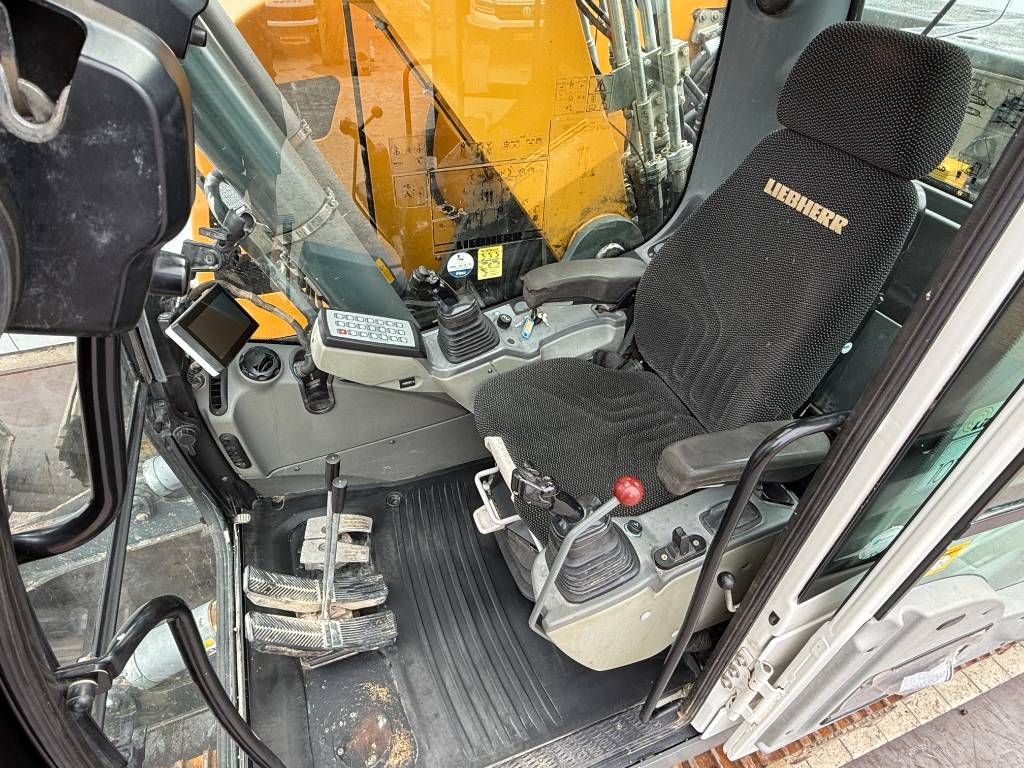 Liebherr R926LC Compact - Oilquick / TRIMPLE GPS Prepaired