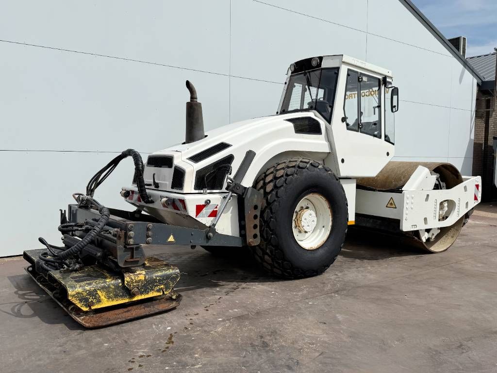 CAT BW213DH-4 - Extra Vibrating Plate / EVIB/BVC