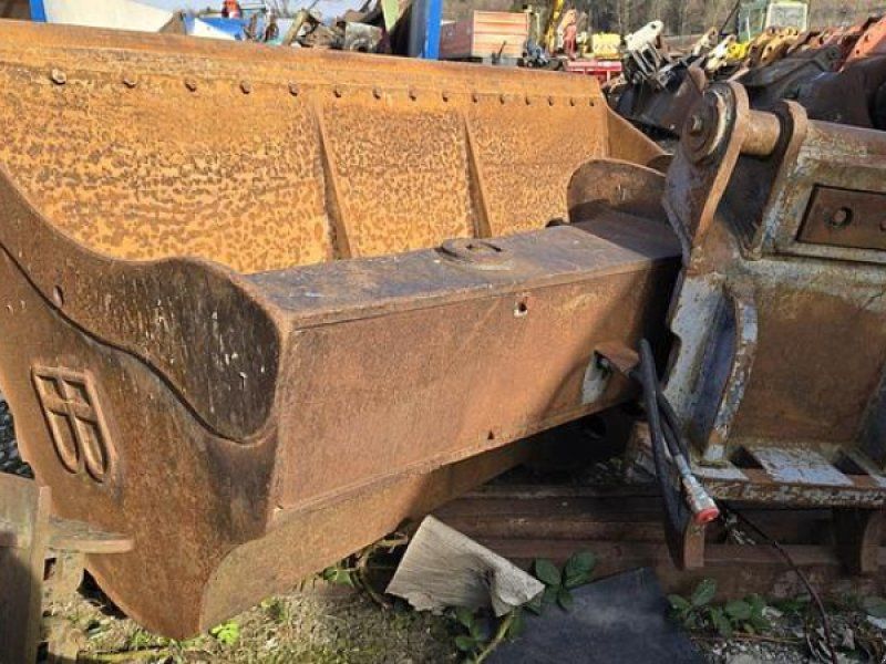 Big Dutchman Böschungslöffel  225cm Abreitsbreite mit BMT SW3 Aufnahme