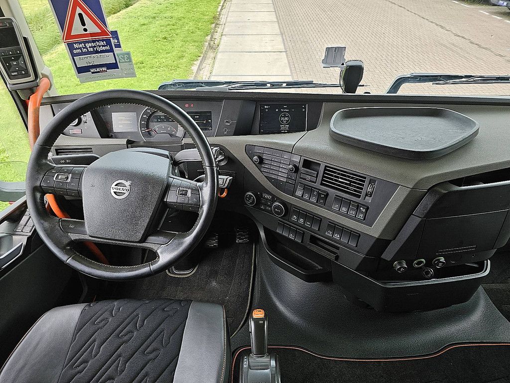 VOLVO FH 540 6x4 lift 25 year ed.
