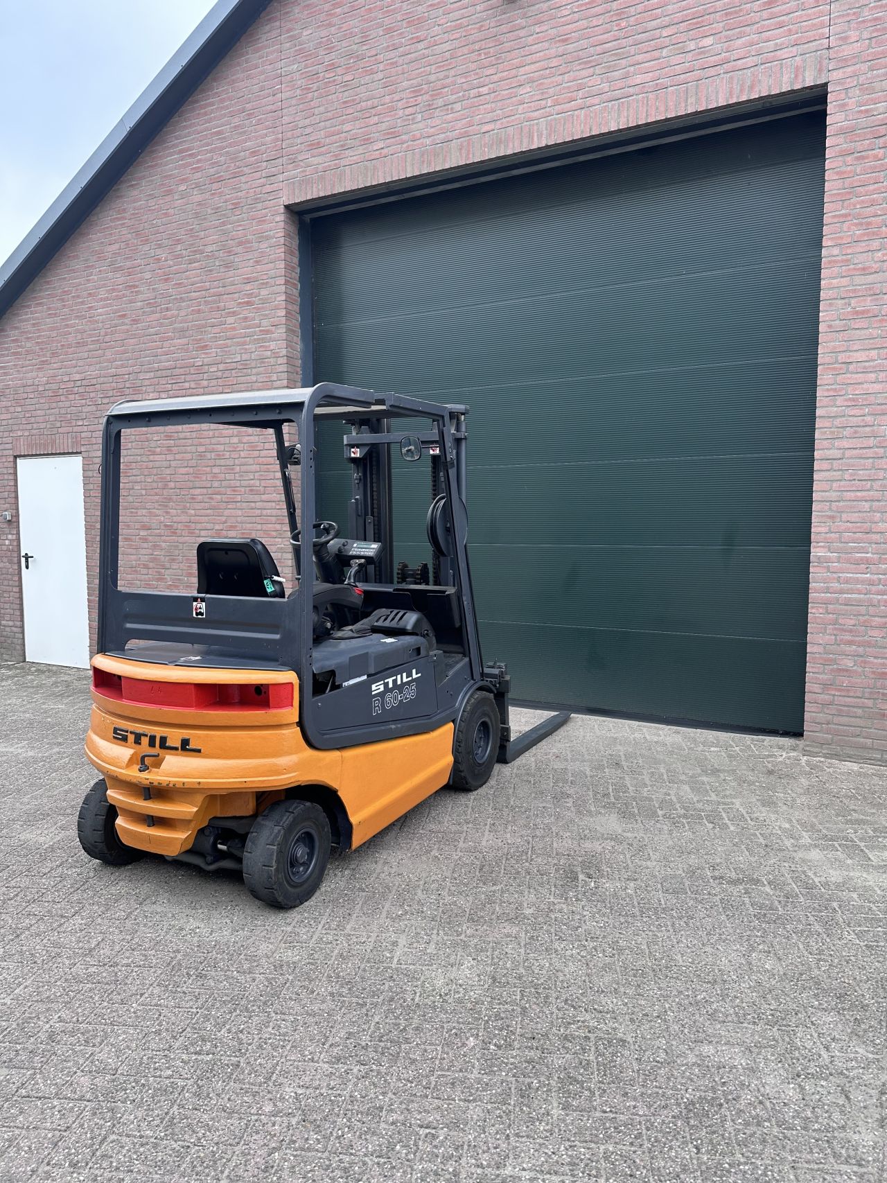 Still R60-25 2500kg triplo elektrische heftruck