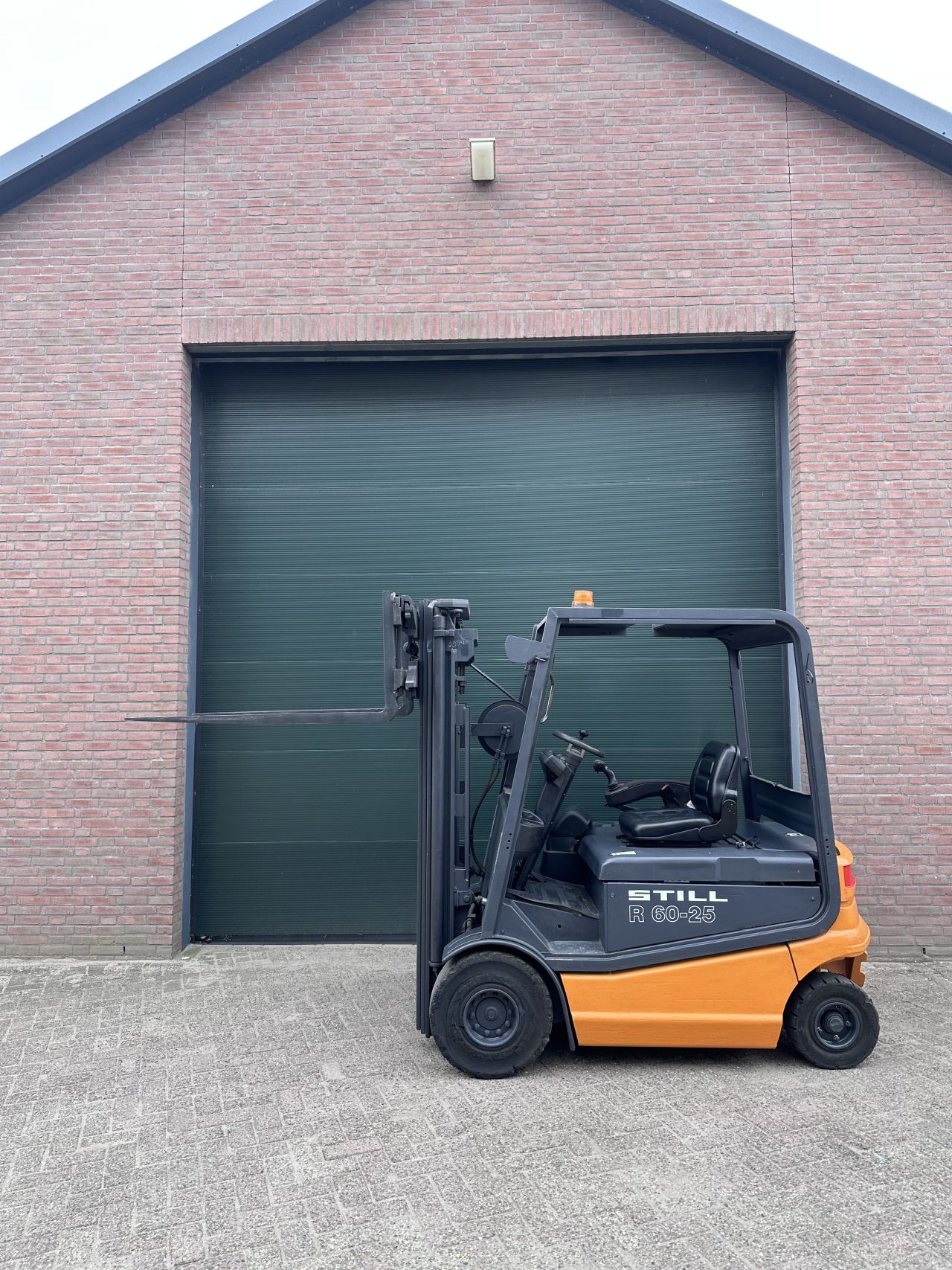 Still R60-25 2500kg triplo elektrische heftruck