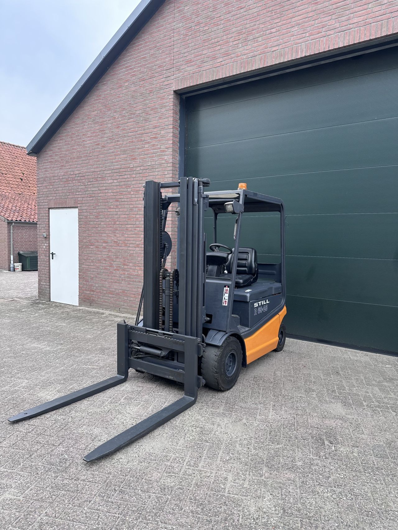 Still R60-25 2500kg triplo elektrische heftruck