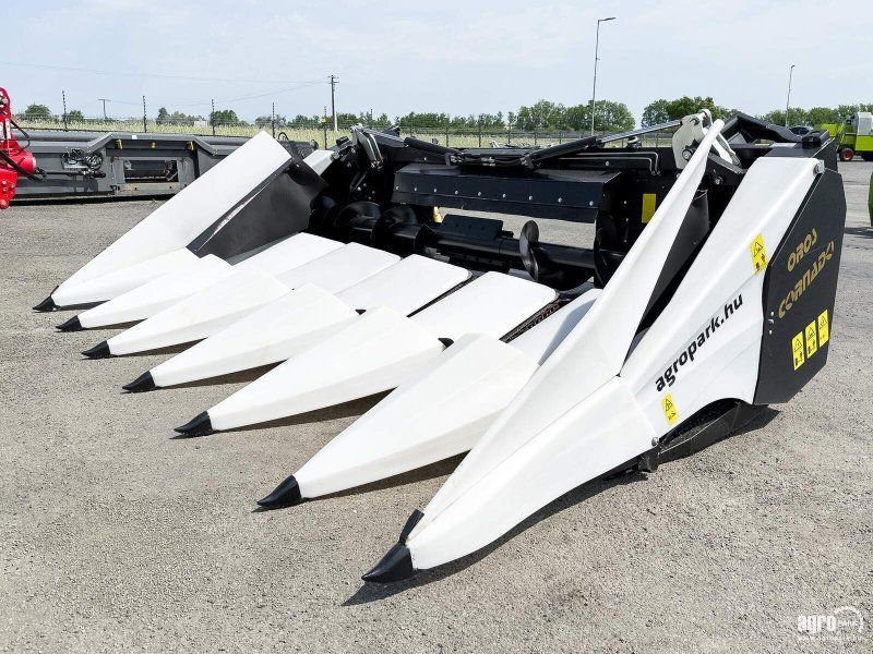 Oros Cornado 4+2 6 row corn header with 75 cm row distance for Claas