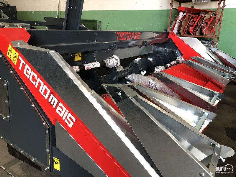Tecnomais TM3 6R 6 row (75 cm), rigid corn header for Claas Tucano and L
