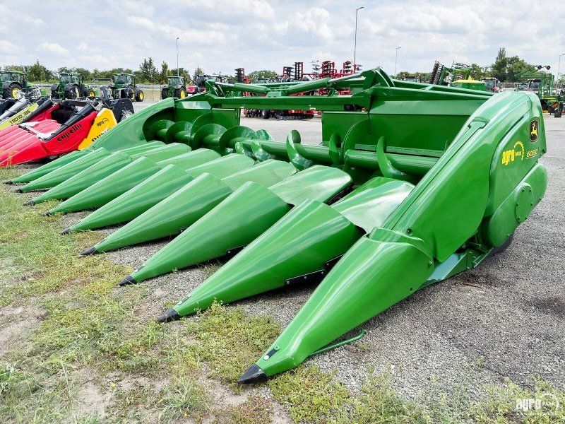 John Deere Kemper 608C 8 row corn header with folding frame for