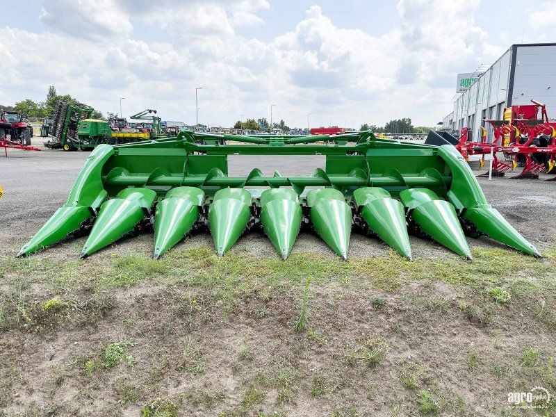 John Deere Kemper 608C 8 row corn header with folding frame for