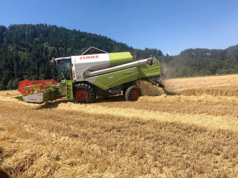 Claas Tucano 430, 851 eff. Std., klappbares Schneidwerk