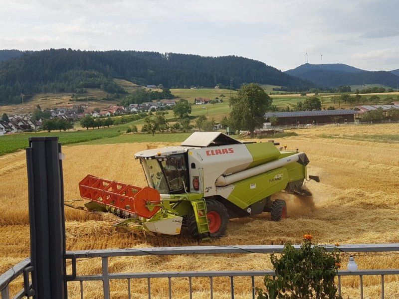 Claas Tucano 430, 851 eff. Std., klappbares Schneidwerk