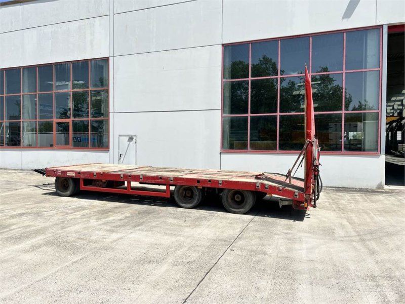 T3 3 Achs Tieflader mit gerader Ladefläch