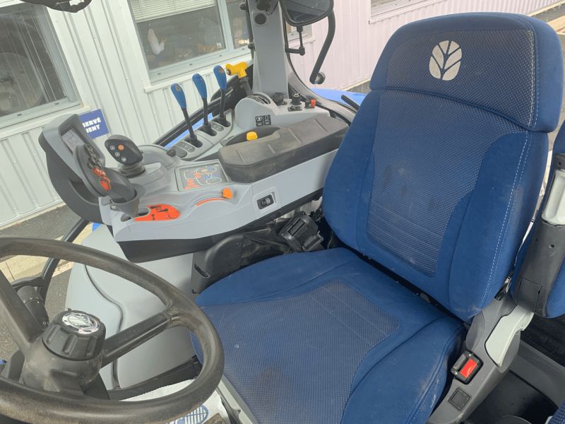 New Holland T6.145 DYNAMIC COMMAND