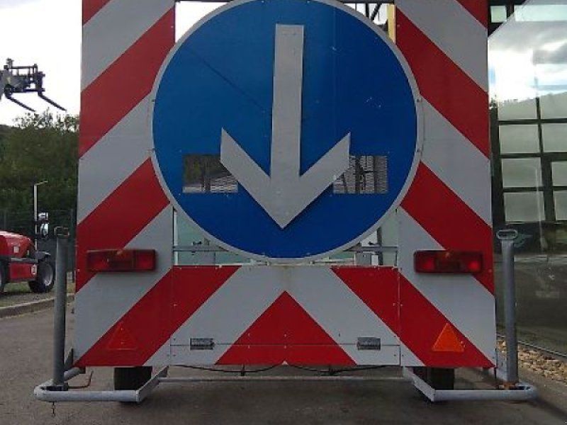 Verkehrsleittafel Baustellenanhänger 750kg