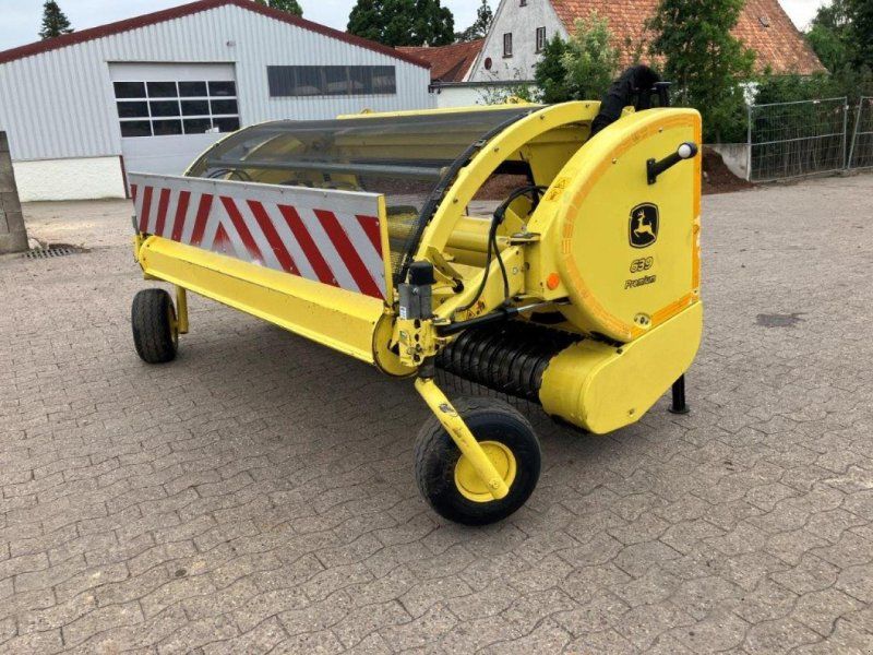 John Deere 639