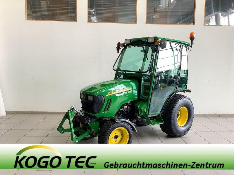 John Deere 2520R