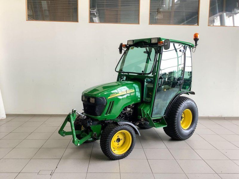 John Deere 2520R