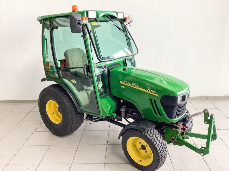 John Deere 2520R