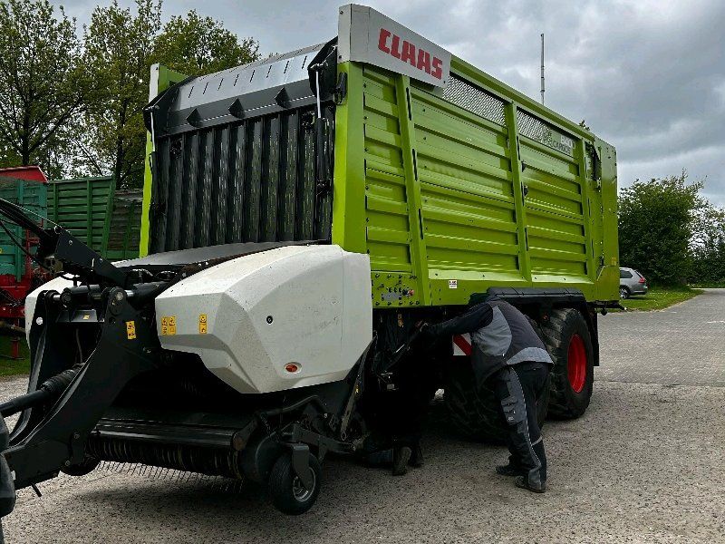 Claas CARGOS 8400