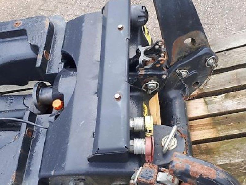 Deutz-Fahr FronthydraulikFrontzapfwelle zum TTV 630 , X 720 , Serie