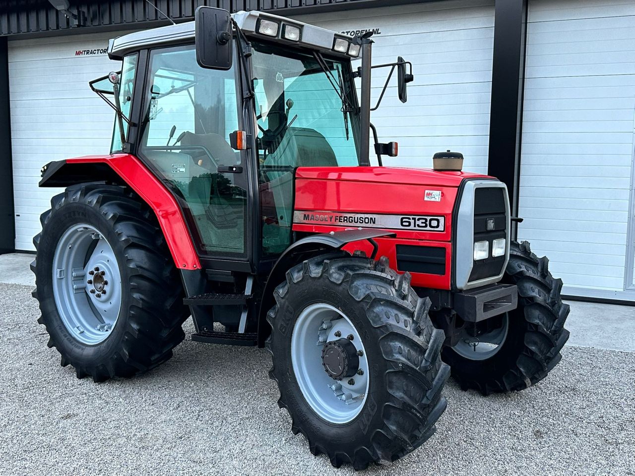 TE KOOP: zeer nette MASSEY FERGUSON 6130