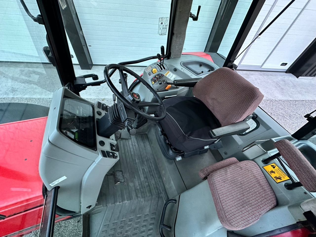 TE KOOP: zeer nette MASSEY FERGUSON 6130