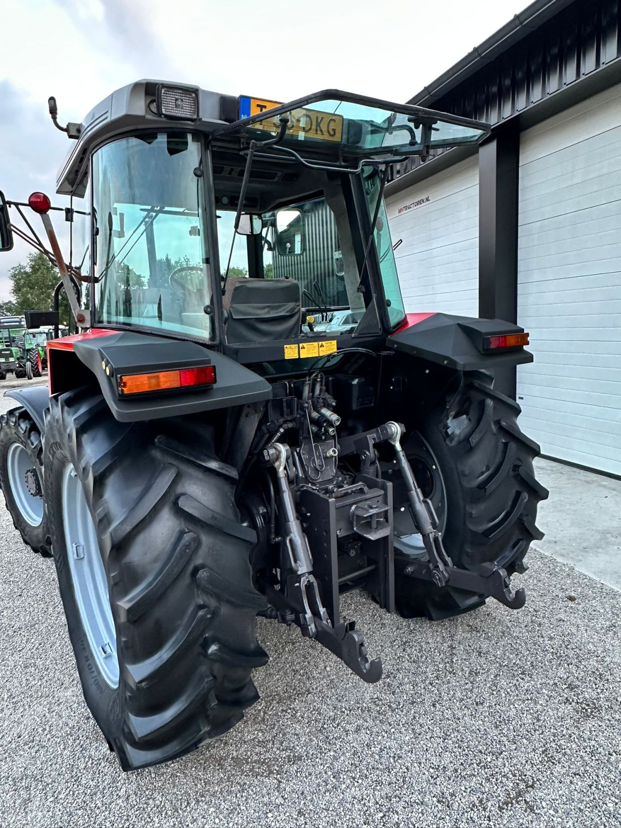 TE KOOP: zeer nette MASSEY FERGUSON 6130
