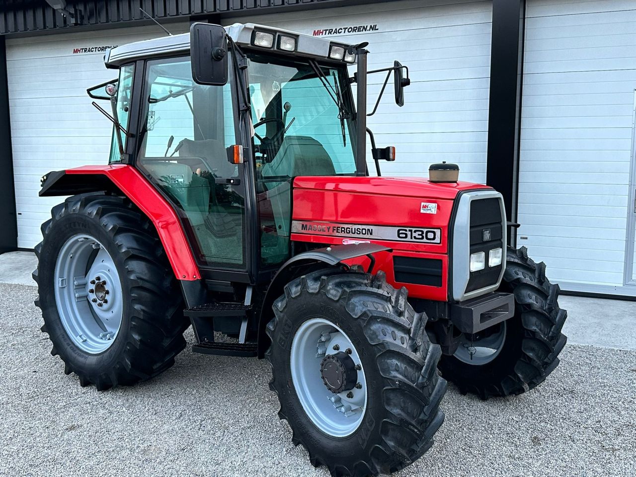 TE KOOP: zeer nette MASSEY FERGUSON 6130